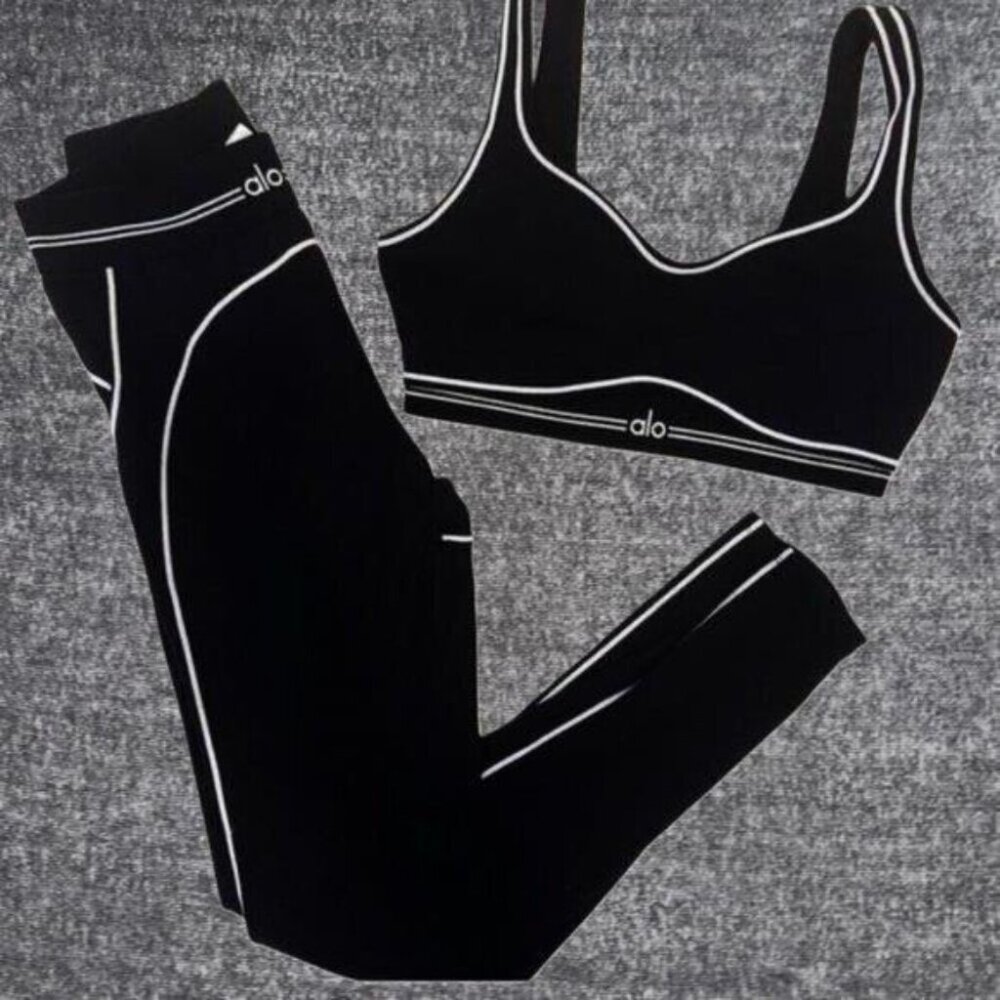 Alo Yoga Airbrush High-Waist Heart Throb Set